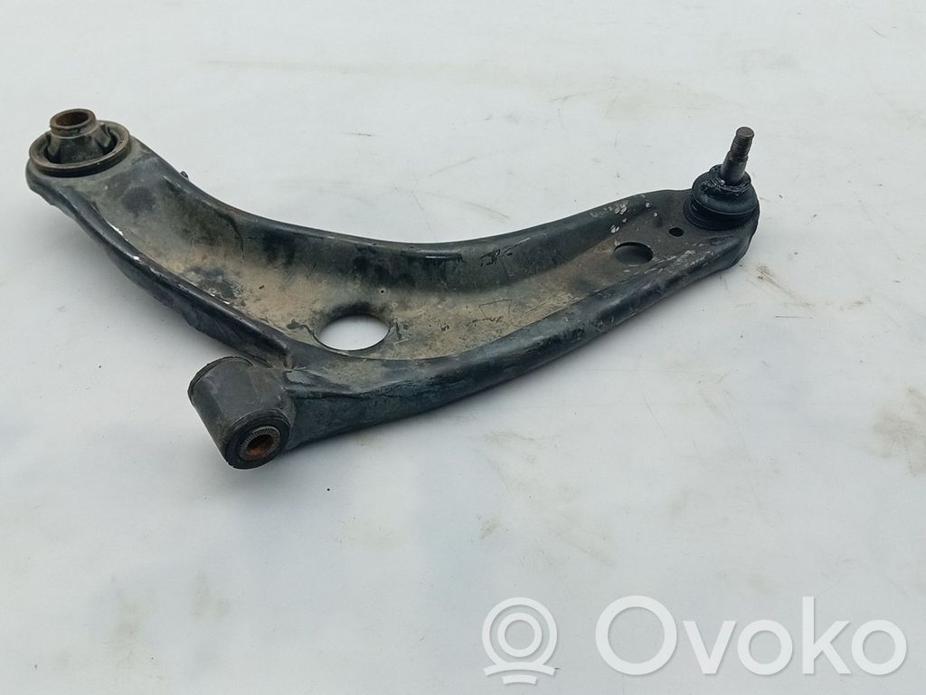 Toyota Yaris Wahacz przedni 
