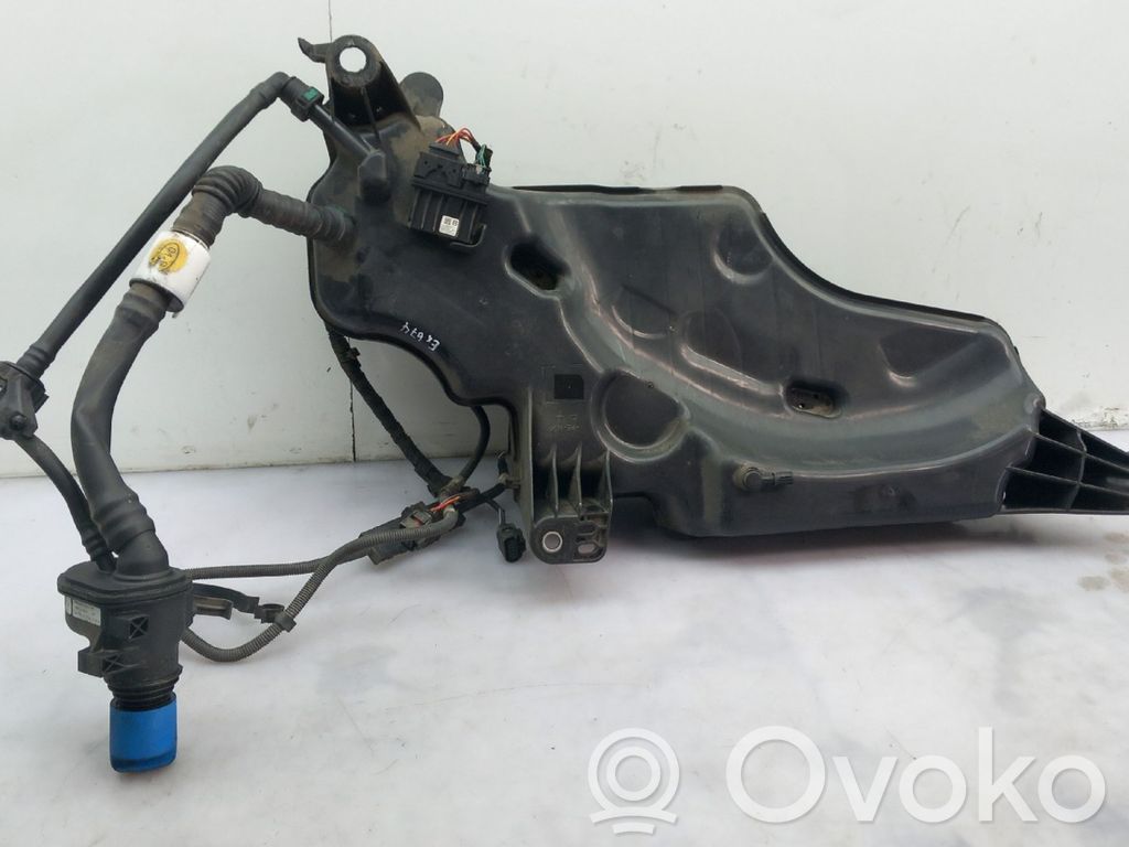 AdBlue-nestesäiliö   5Q0131877R