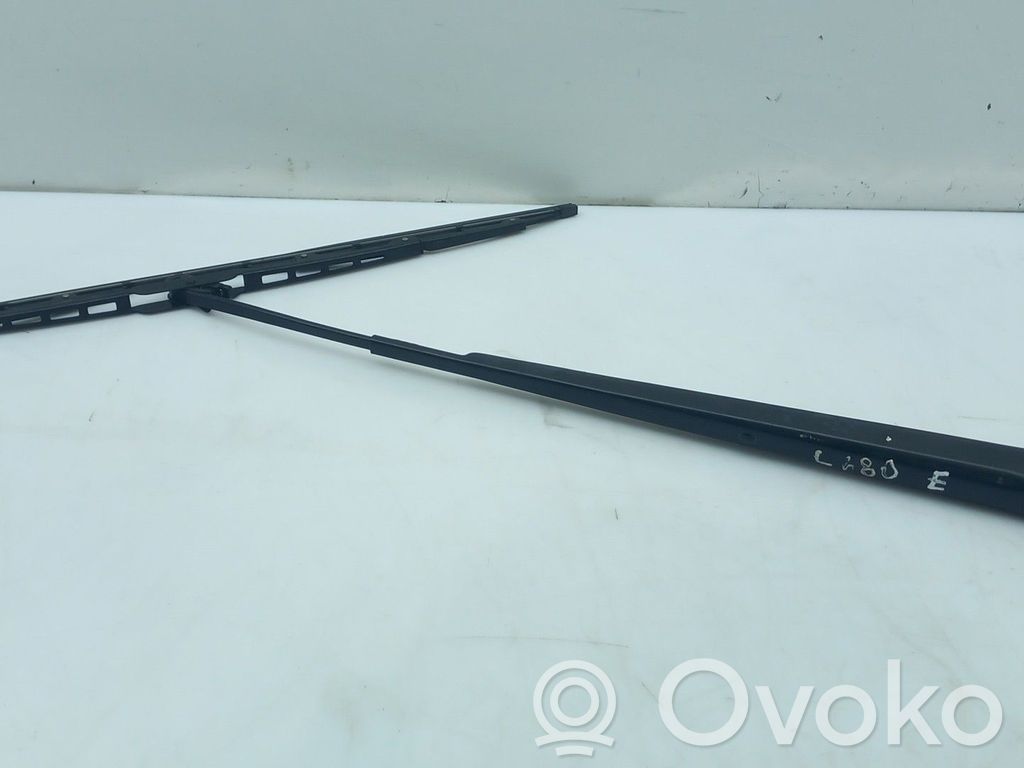 Toyota Yaris Front wiper blade arm