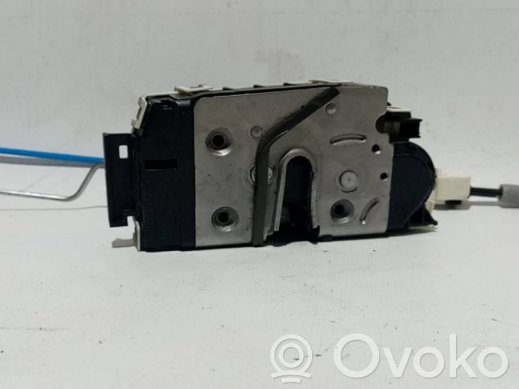 Mercedes-Benz A W176 Serratura portiera anteriore