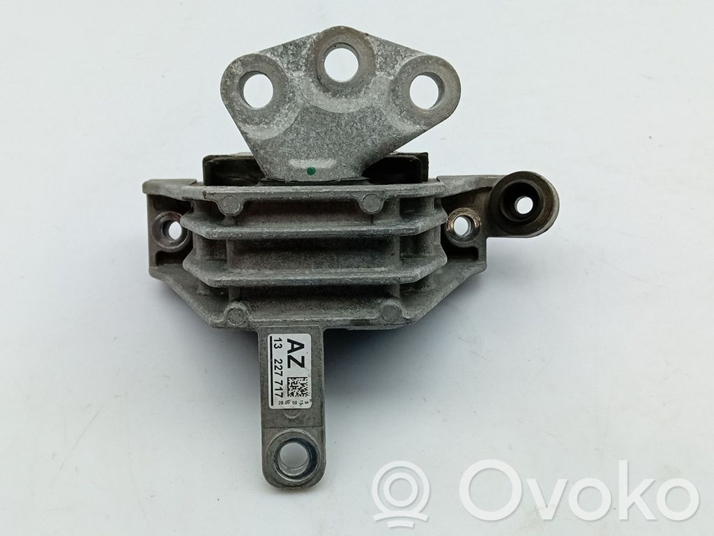 Opel Insignia A Engine mount bracket 