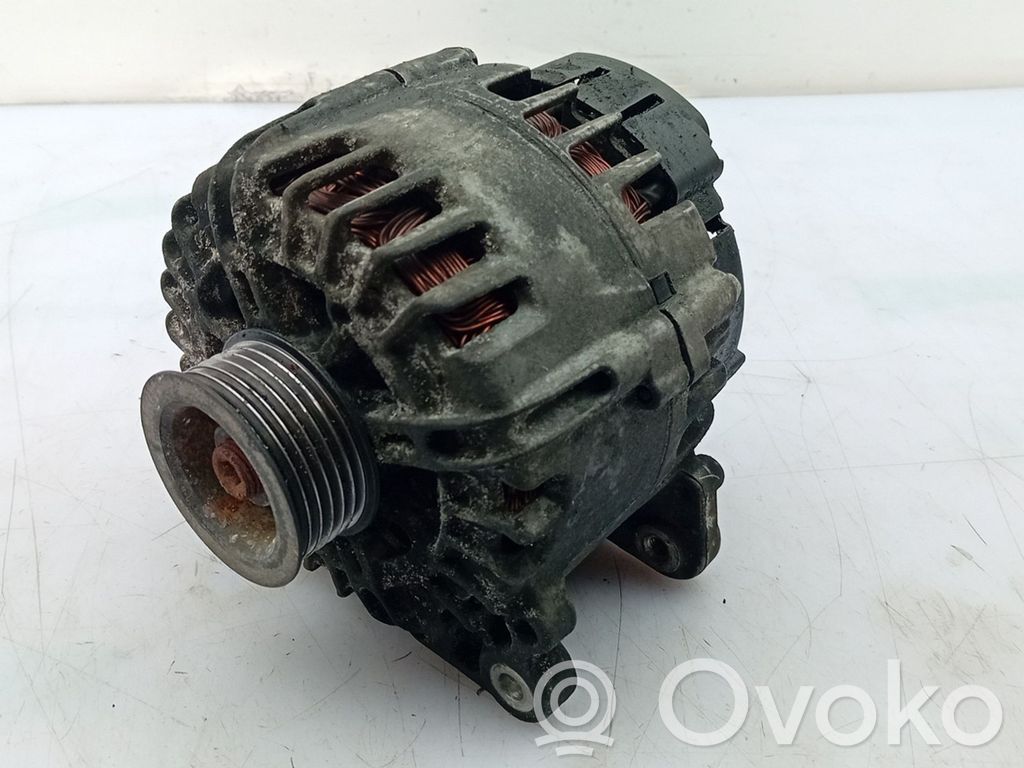 Audi A5 8T 8F Generatore/alternatore 