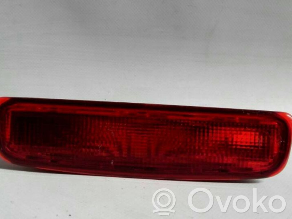 Kolmas/lisäjarruvalo   89037432,8200690117
