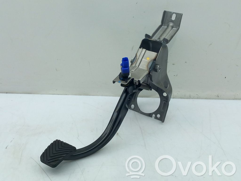 Brake pedal   J7100KB