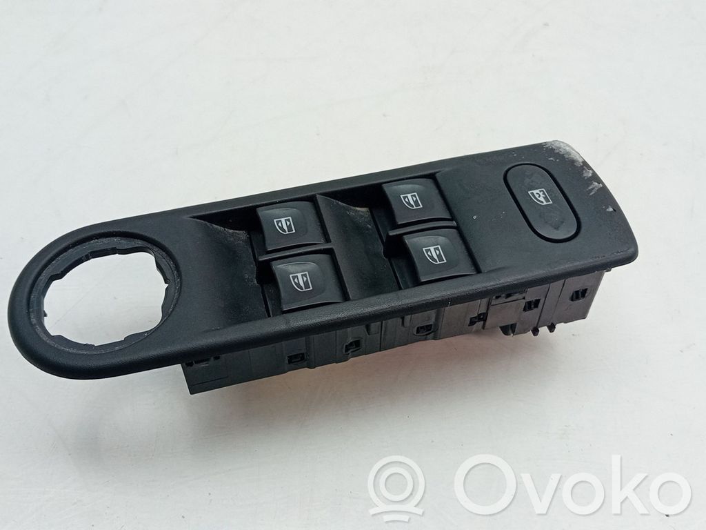 Renault Captur Interruptor del elevalunas eléctrico 