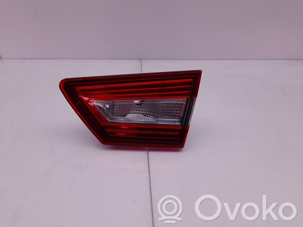Renault Clio IV Lampy tylnej klapy bagażnika 