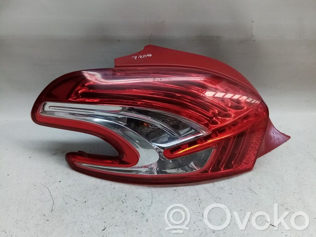 Peugeot 208 I Lampy tylnej klapy bagażnika