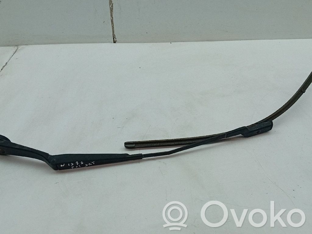 Brazo del limpiaparabrisas delantero   BM5117526BC