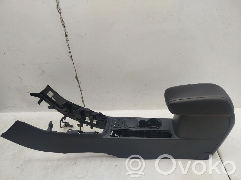 Armlehne   L1TBS045A07