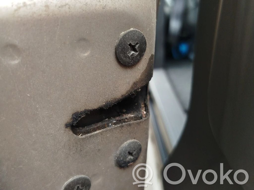 Cerradura de puerta trasera