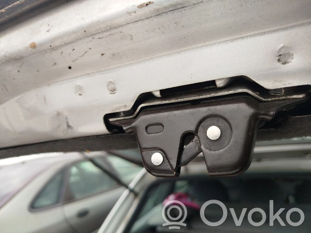 Peugeot 406 Takaluukun ulkopuolinen lukko 