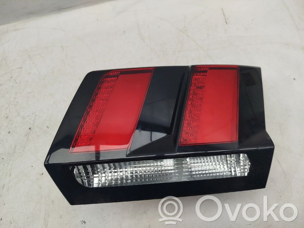 Peugeot 3008 II Lampă spate în capacul portbagajului 