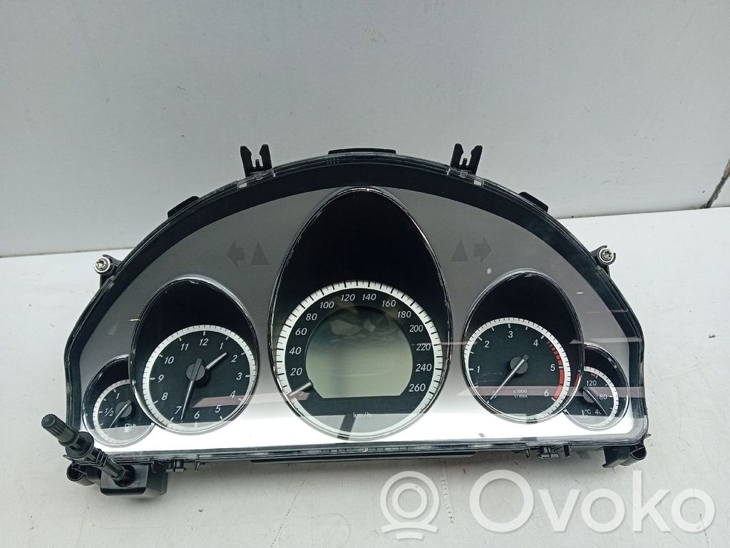 Mercedes-Benz E C207 W207 Vitezometru (grup de instrumente)