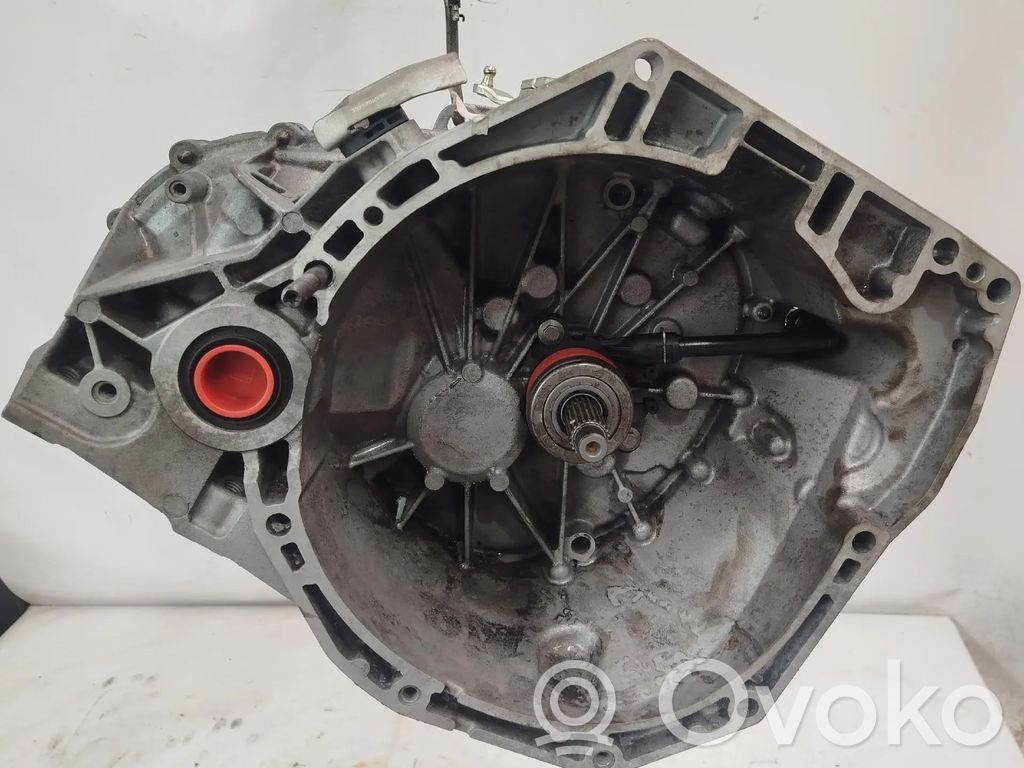 Nissan Juke I F15 Manuaalinen 5-portainen vaihdelaatikko 