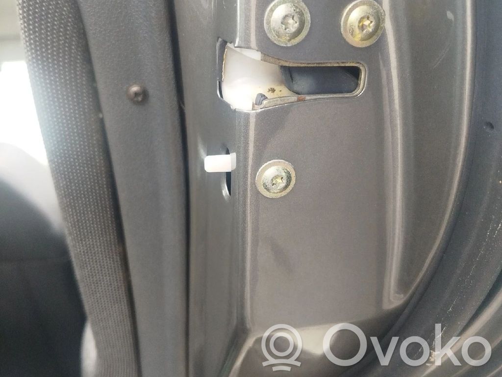 Cerradura de puerta trasera