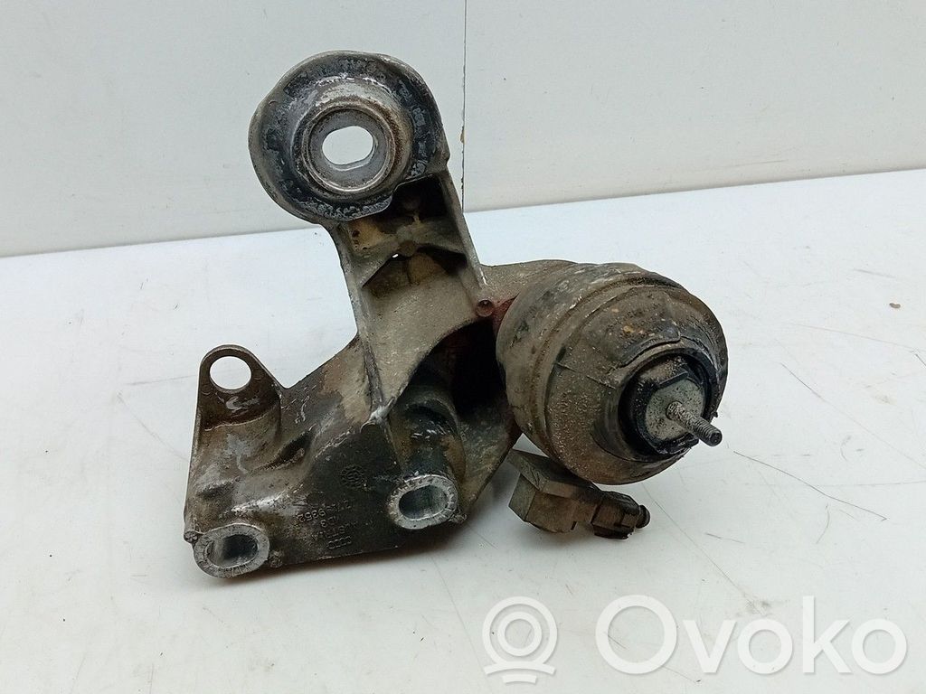 Engine mount bracket   4Z7199352