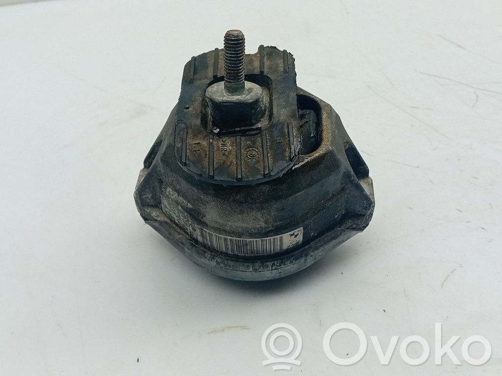 Engine mount bracket   677461902