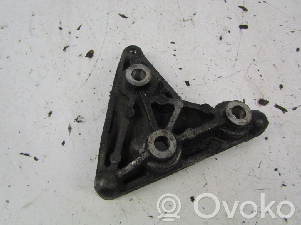 Engine mounting bracket