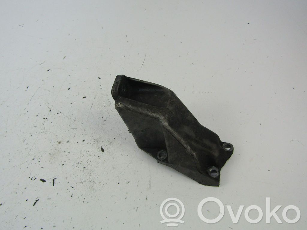 Engine mounting bracket