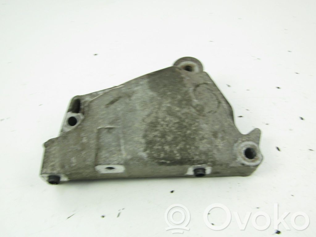 Citroen C3 Engine mounting bracket 