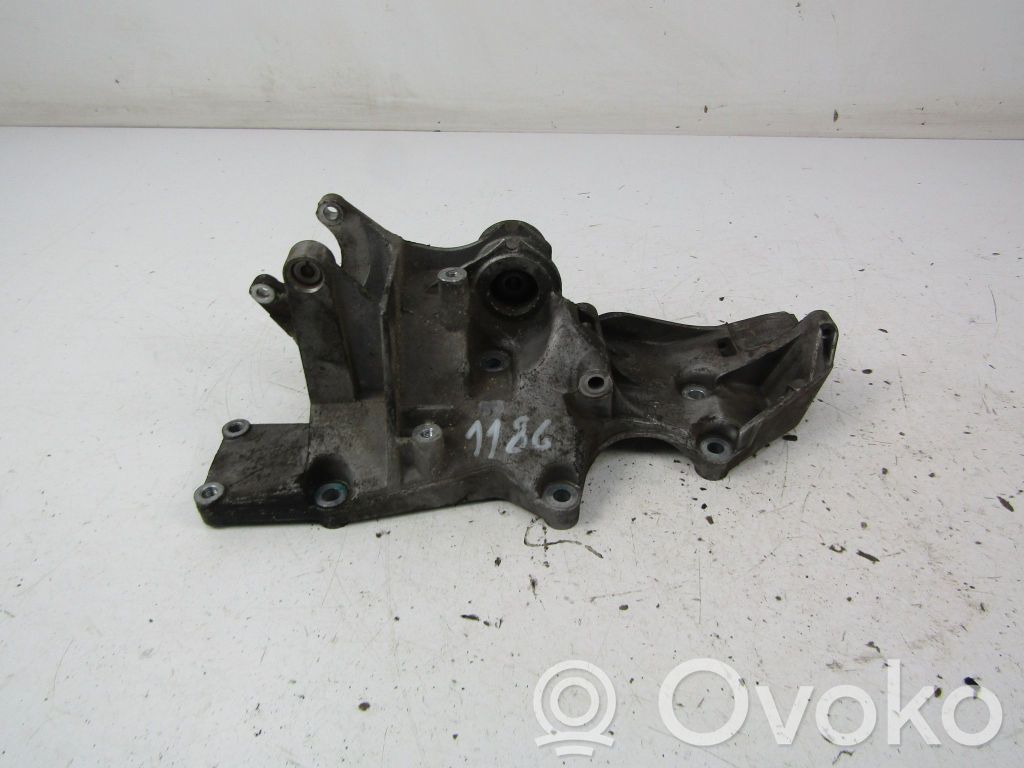 Volkswagen PASSAT B5 Generator/alternator bracket 