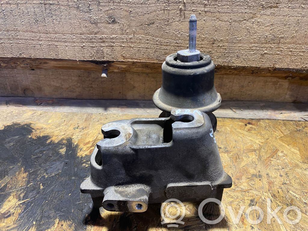 Subaru Outback Engine mount bracket 