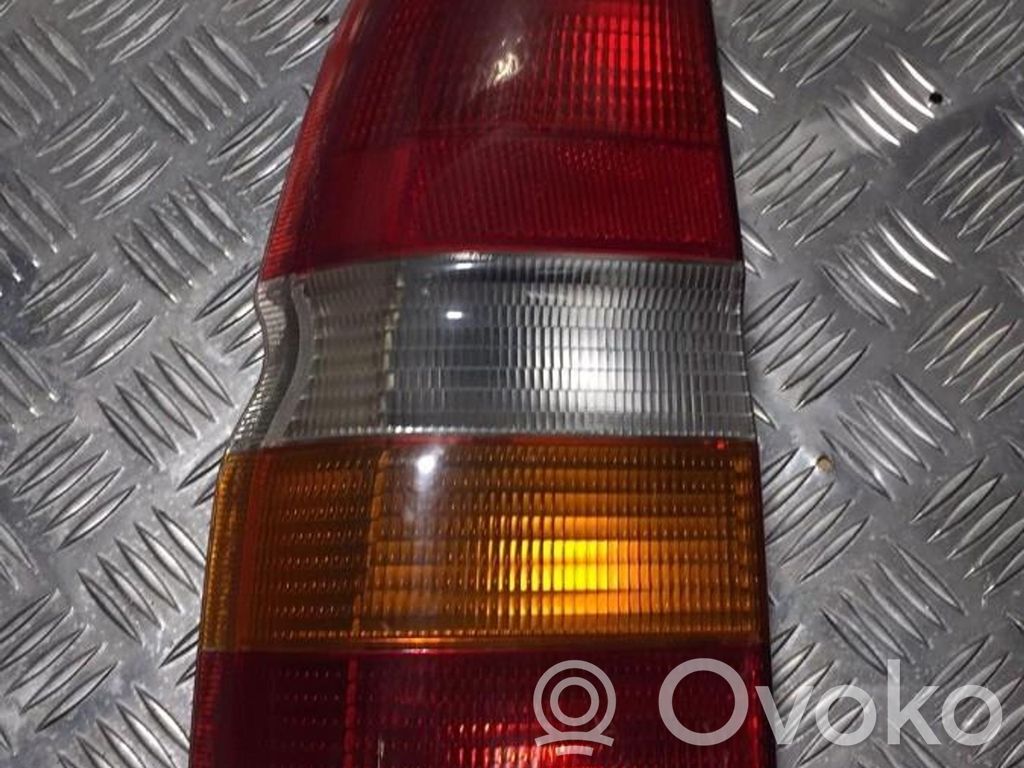 Ford Escort Aizmugurējais lukturis virsbūvē 