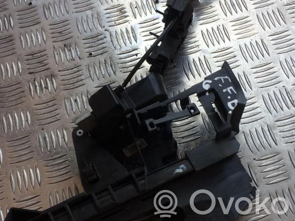 Zamek drzwi tylnych   4M5AR2642BB