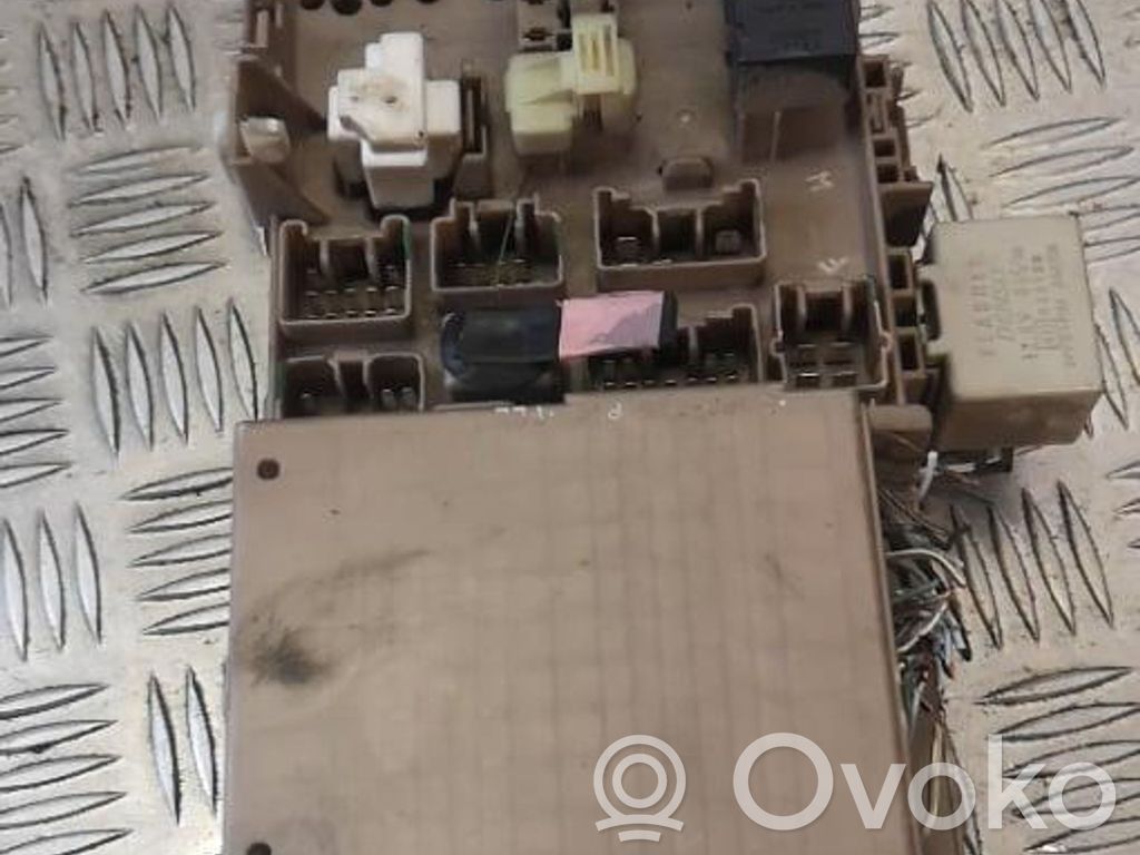Toyota Corolla Verso E121 Fuse module 