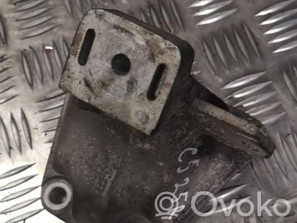 Audi A6 Allroad C5 Engine mounting bracket 