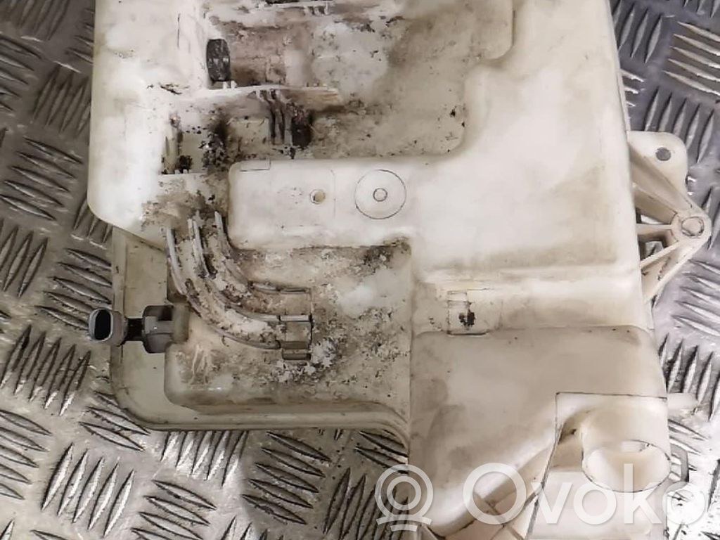 BMW 5 E60 E61 Langų skysčio bakelis 