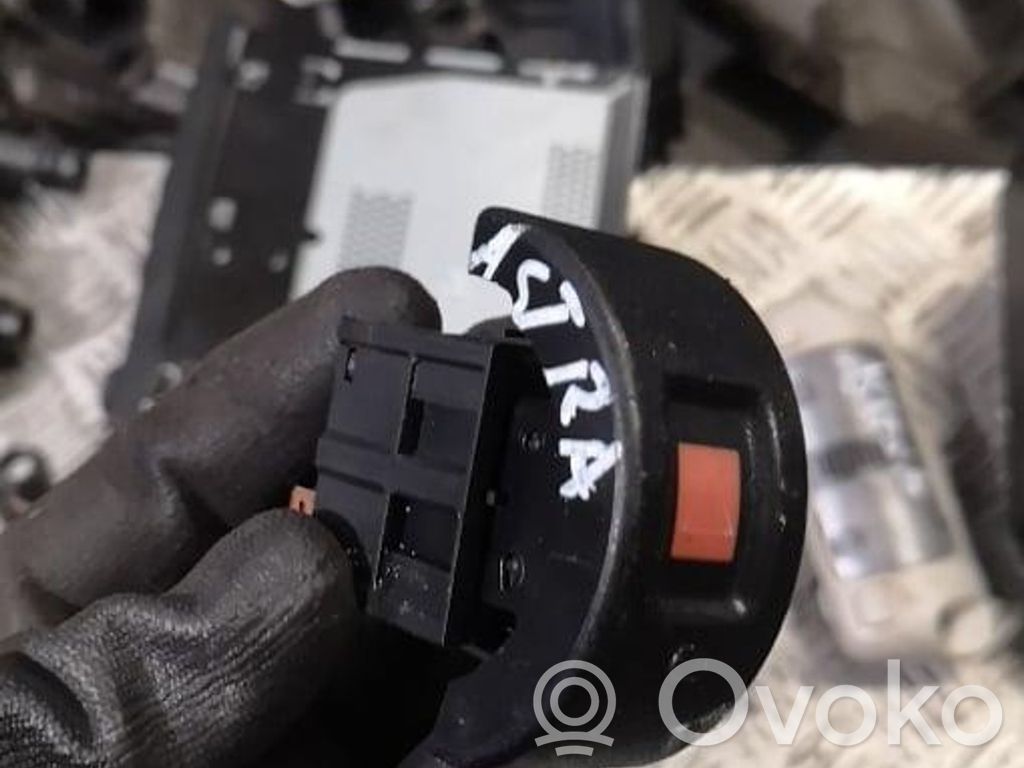 Hazard light switch   09131729