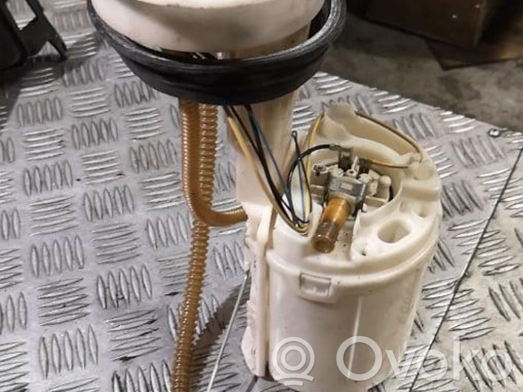 Bomba interna de combustible   8E0919051B