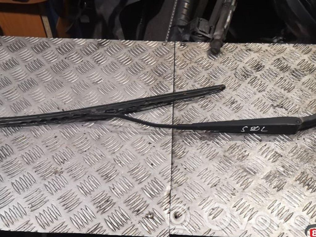 Volvo S80 Front wiper blade arm 