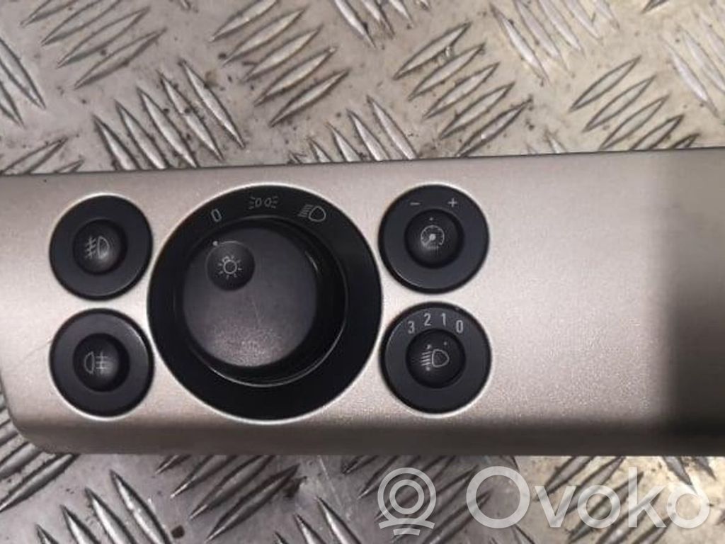 Opel Astra H Light switch 