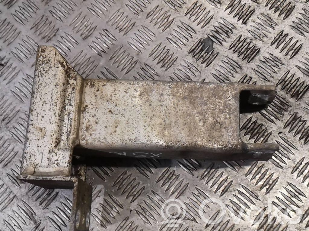 Front bumper mounting bracket   340343906