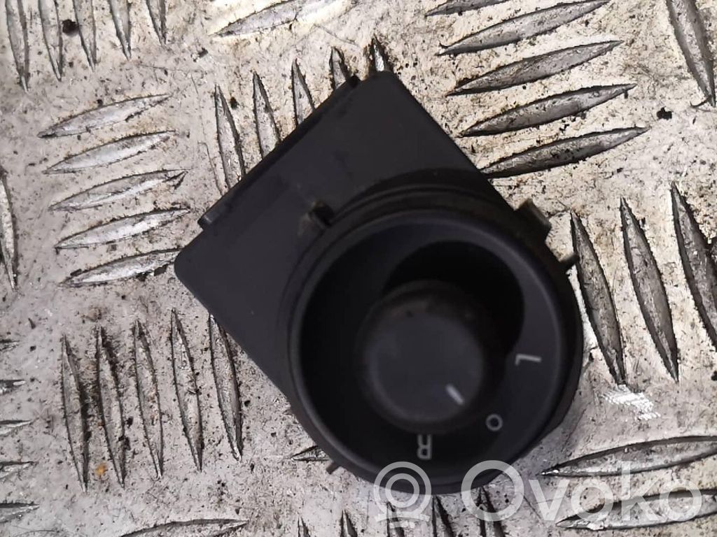 Wing mirror switch   13271827