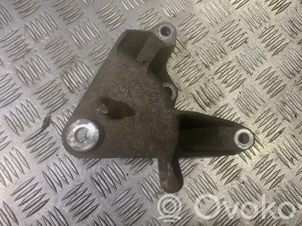 Engine mounting bracket   13228285
