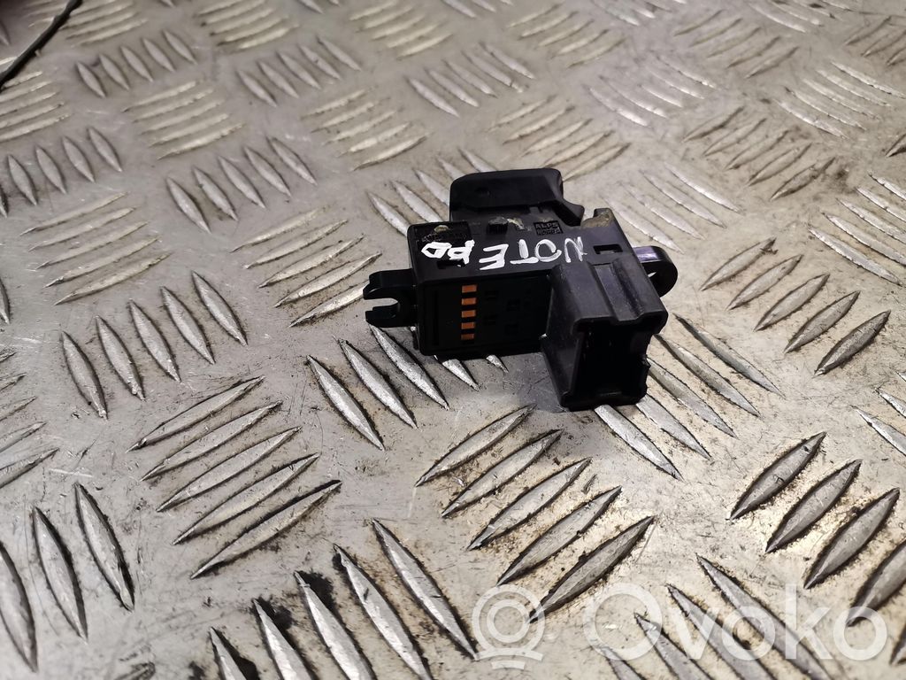 Nissan Note (E11) Electric window control switch 