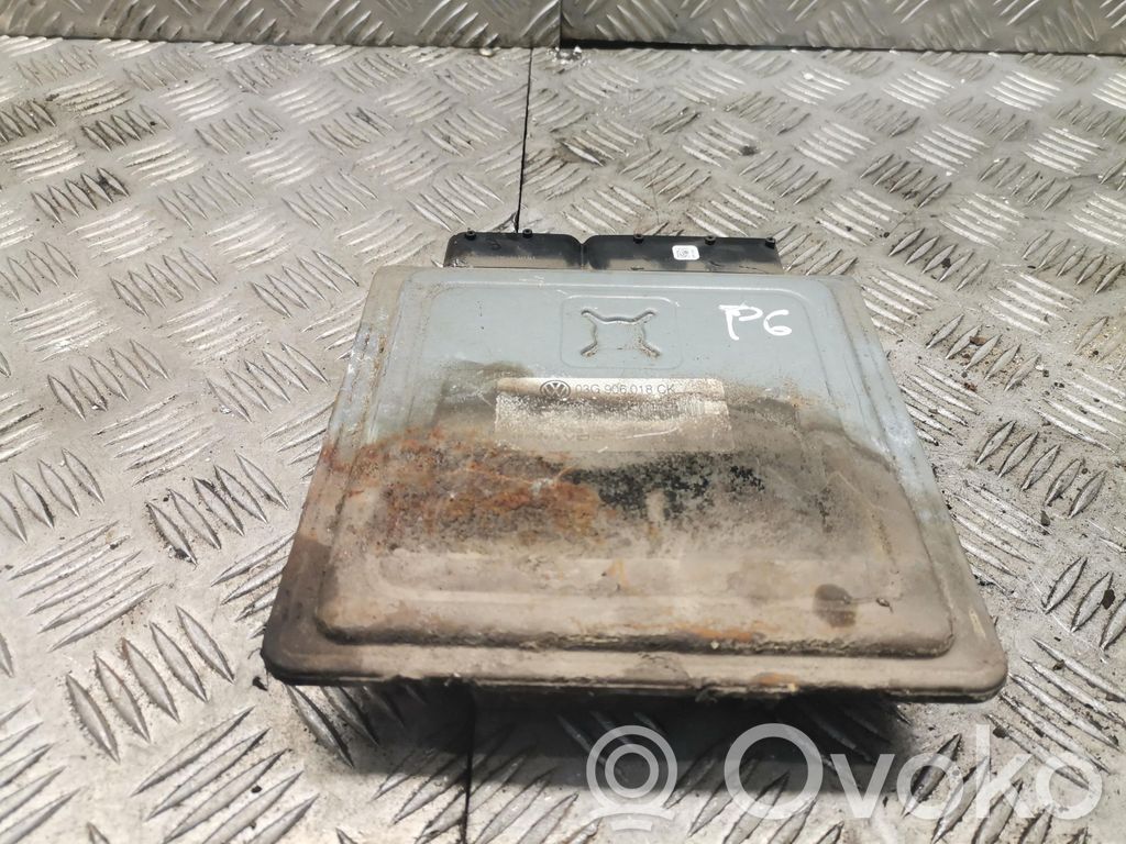 Volkswagen PASSAT B6 Engine control unit/module 