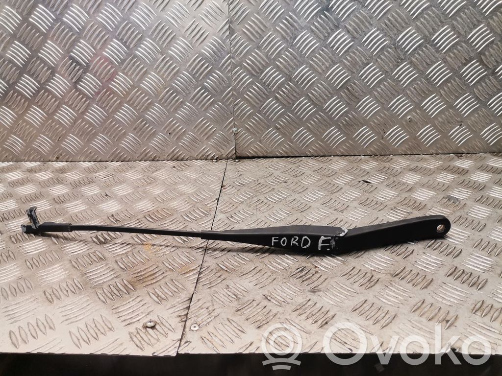 Ford Focus Priekšējā loga tīrītāja kājiņa 