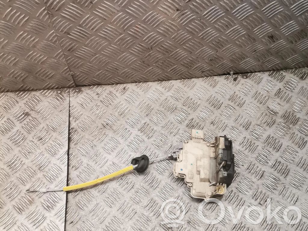 Audi A3 S3 8P Priekšpusē slēdzene 