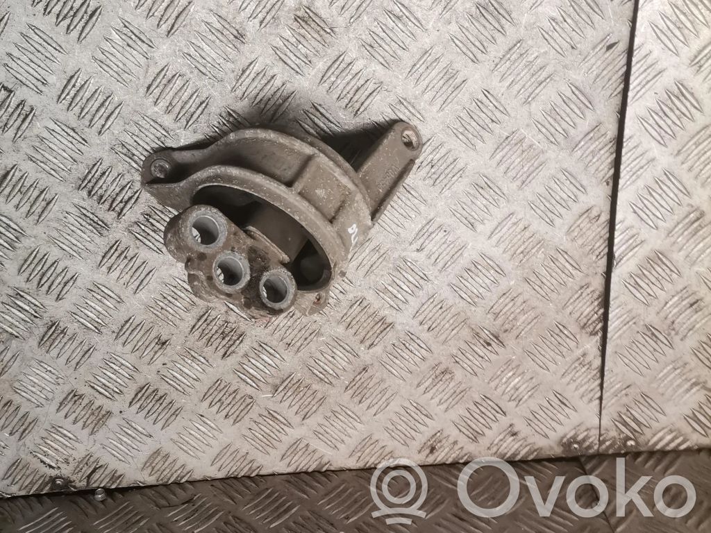 Opel Zafira B Engine mount bracket 