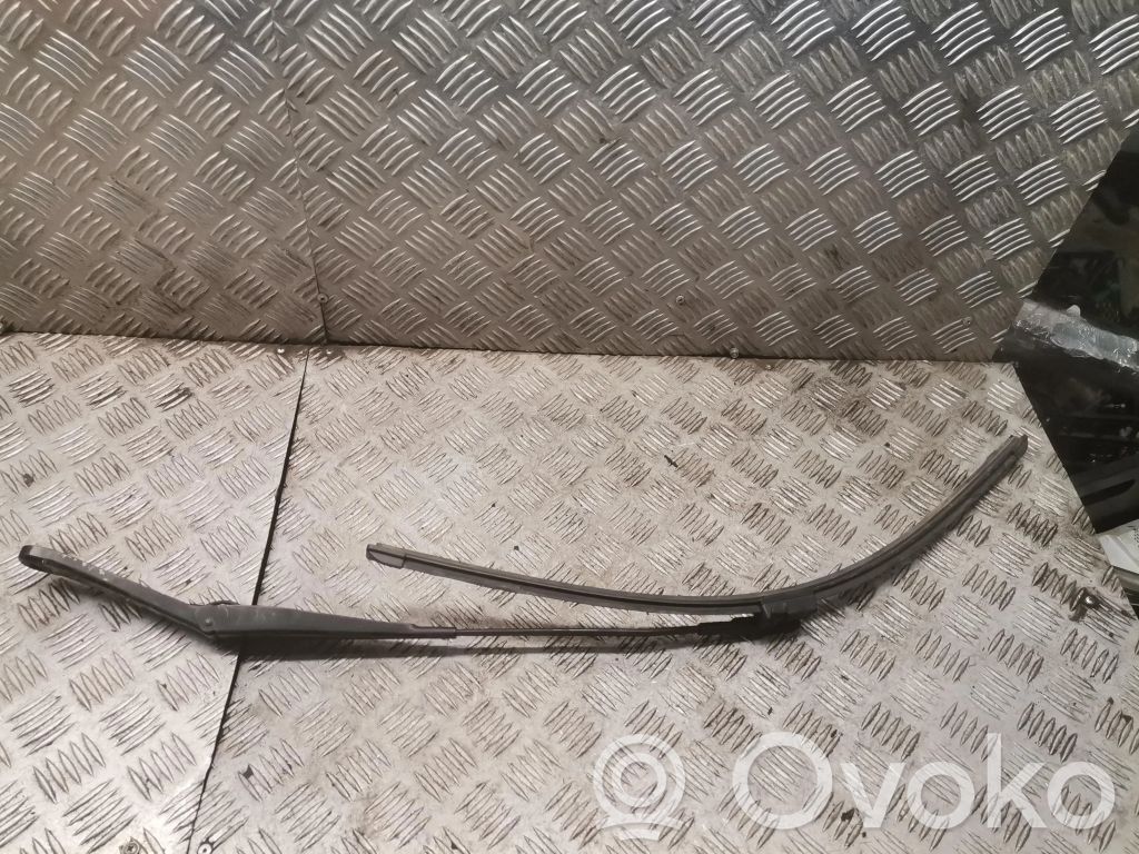 Front wiper blade arm   4M5117526