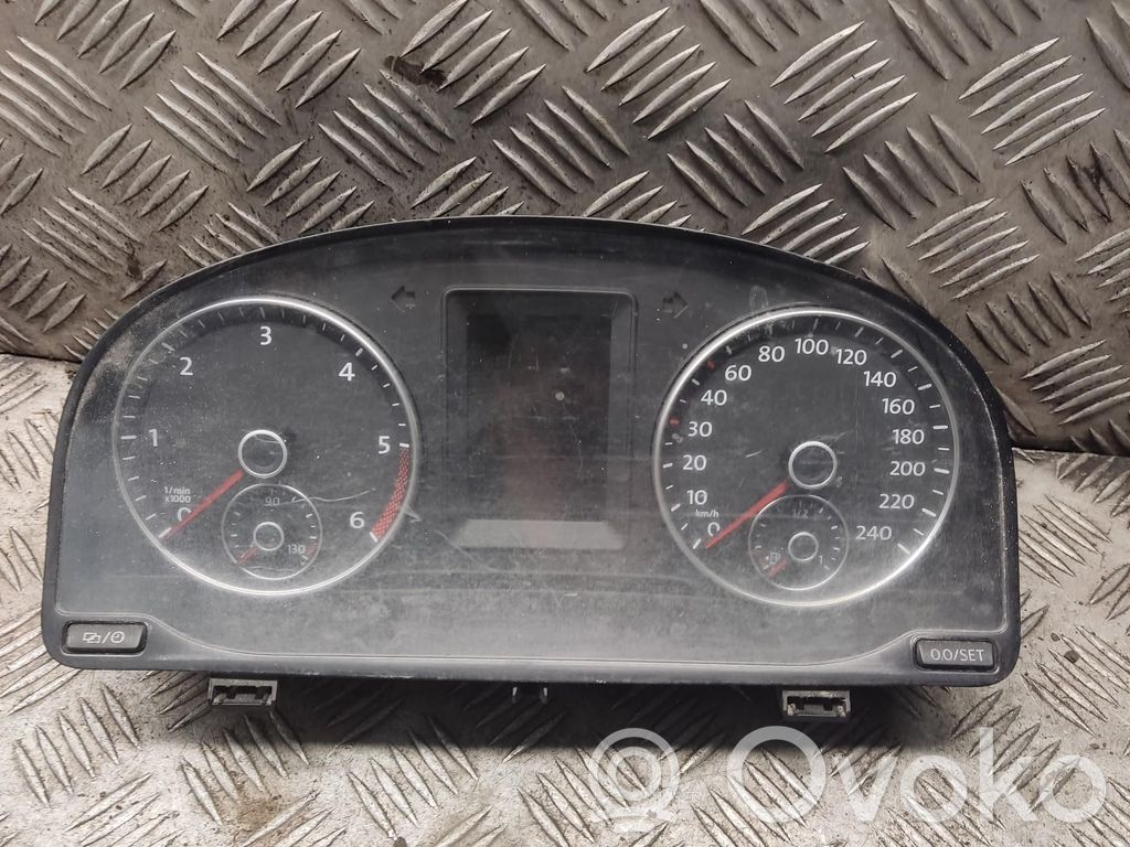 Volkswagen Caddy Speedometer (instrument cluster) 