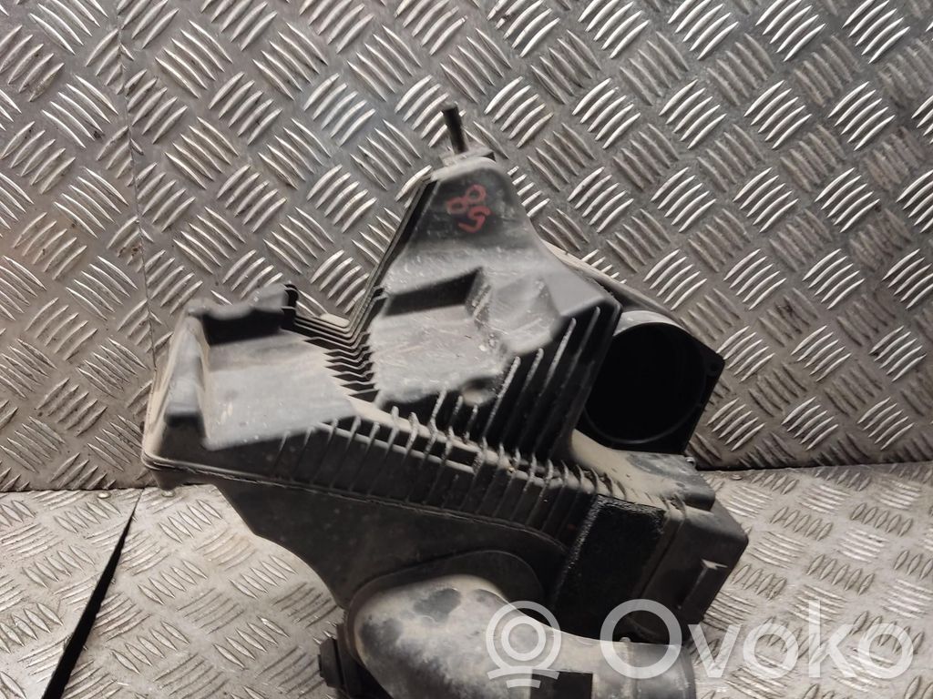 Renault Clio III Air filter box 