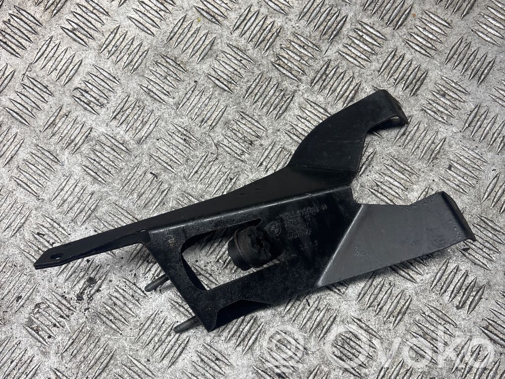 BMW X1 E84 Power steering pump mounting bracket 