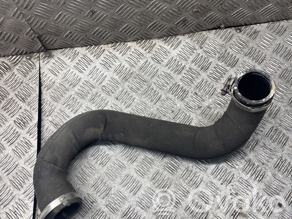 Audi A4 S4 B9 8W Schlauch / Leitung Ladeluftkühler 