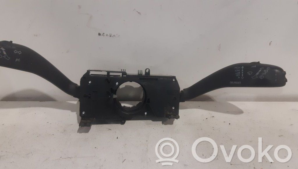 Skoda Roomster (5J) Wiper turn signal indicator stalk/switch 