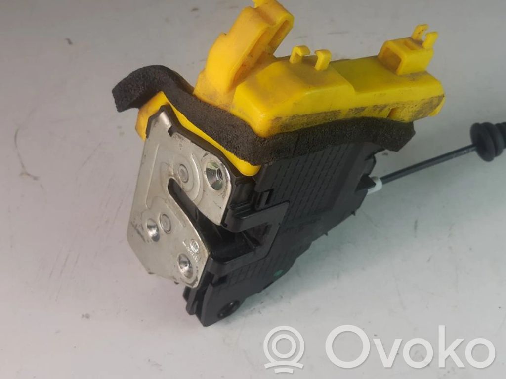 Priekšpusē slēdzene   81310A2100
